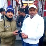 पुलिस ने दिखाई ईमानदारी खोए मोबाइल लौटाया प्रदीप ने।