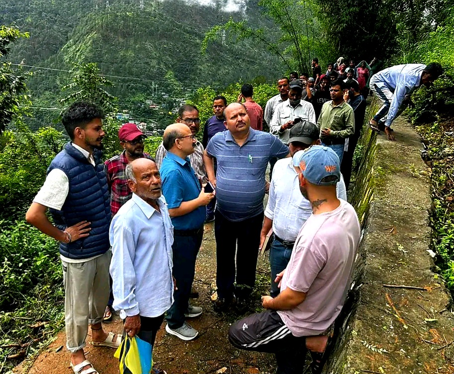 तहसील प्रशासन की टीम ने आपदा प्रभावित क्षेत्रों का किया निरीक्षण।