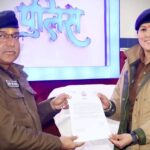 सराहनीय कार्य करने वाले पुलिस कर्मियों को सम्मानित।