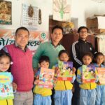 मुन्दोली में निःशुल्क पाठ्यपुस्तक वितरण, छात्रों को सरकारी विद्यालयों में प्रवेश के लिए किया प्रेरित।   