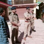 “सीमांत क्षेत्र मलारी में चमोली पुलिस की साइबर क्लास, ग्रामीणों को बताए ठगी से बचने के तरीके”