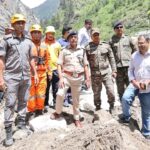तमक नाले में राहत-बचाव कार्यों का जिलाधिकारी ने लिया जायजा।