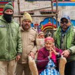 चलने में असमर्थ थे, लेकिन मन में थी भगवान बद्री विशाल के दर्शन की आस, चमोली पुलिस के जवानों ने उनकी यह इच्छा पूरी कराई