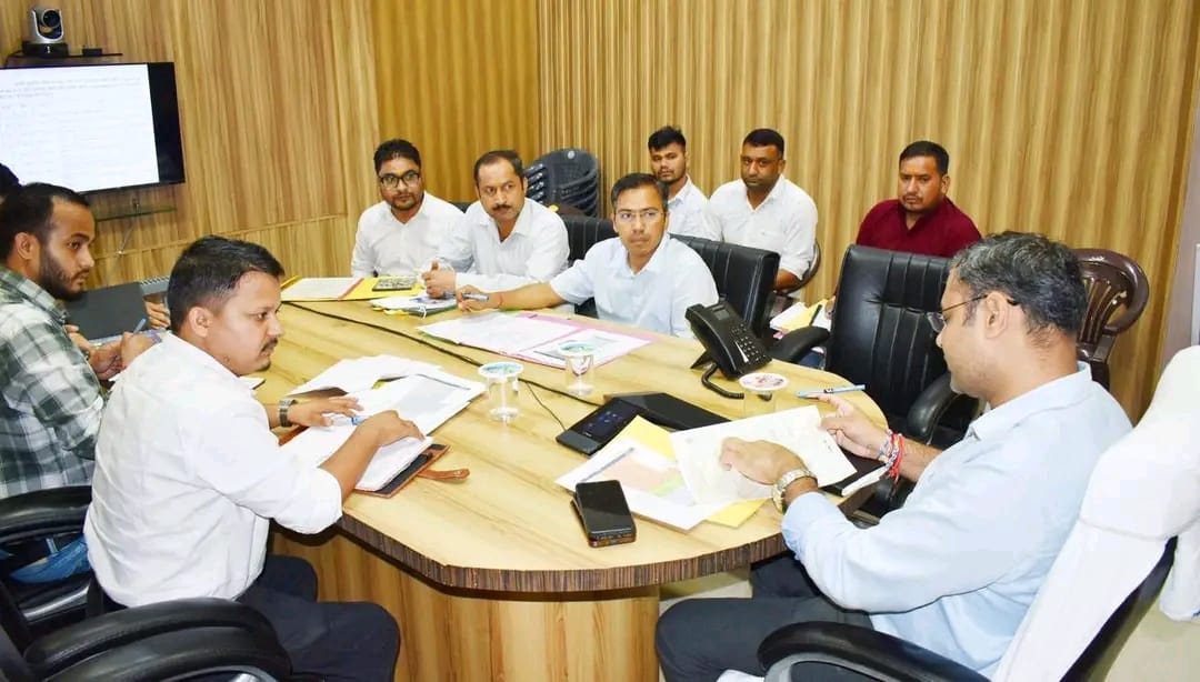खनिज ब्लॉकों की नीलामी प्रक्रिया को लेकर जिलाधिकारी ने की समीक्षा बैठक