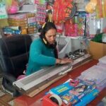 सिलाई के हुनर से संवरी सुशीला देवी की जिंदगी, अब हर माह कमा रहीं ₹10 से ₹15 हजार।